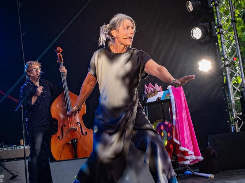 Skrallebang på scenen