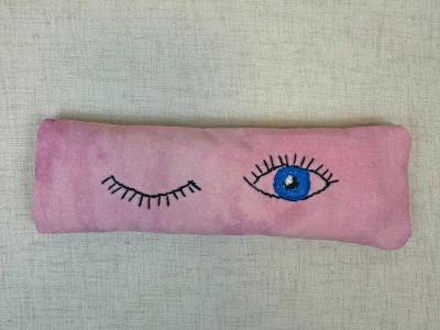 Foto af broderede øjne