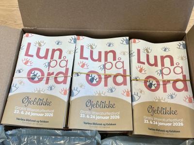 Foto af programmer til litteraturfestivalen Lun på Ord