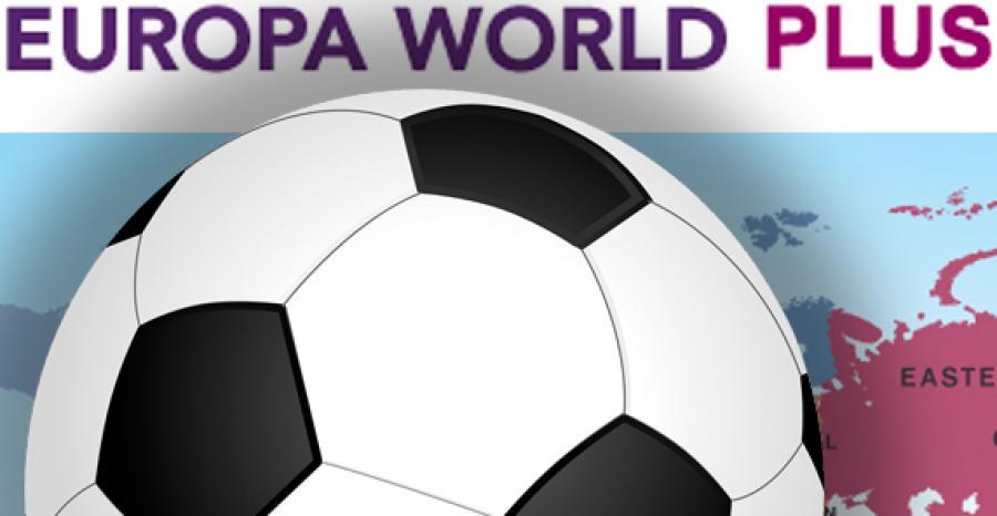 Fodbold med kort i baggrunden og teksten Europa world plus